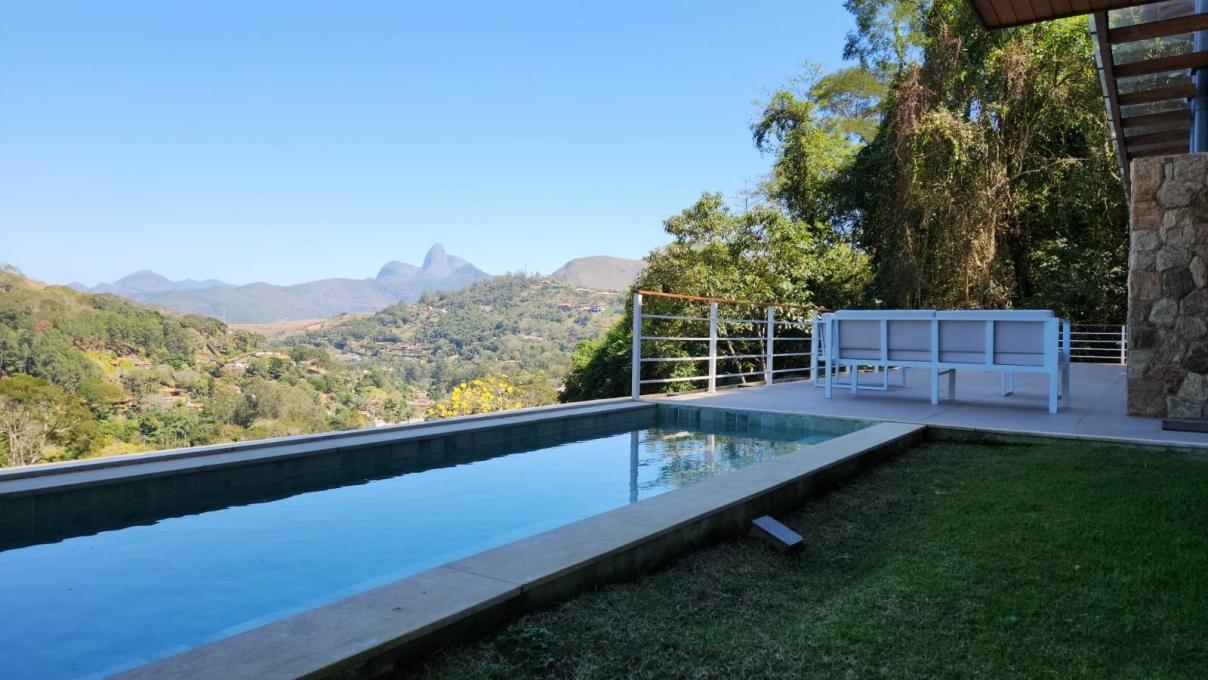 Casa à venda com 5 quartos, 1200m² - Foto 1