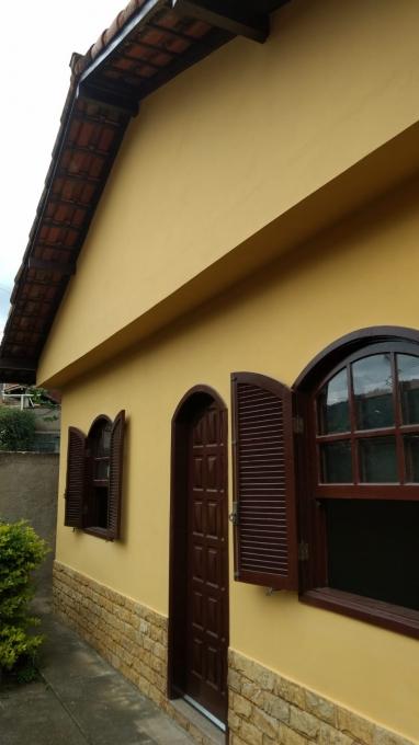 Casa à venda com 3 quartos, 300m² - Foto 1