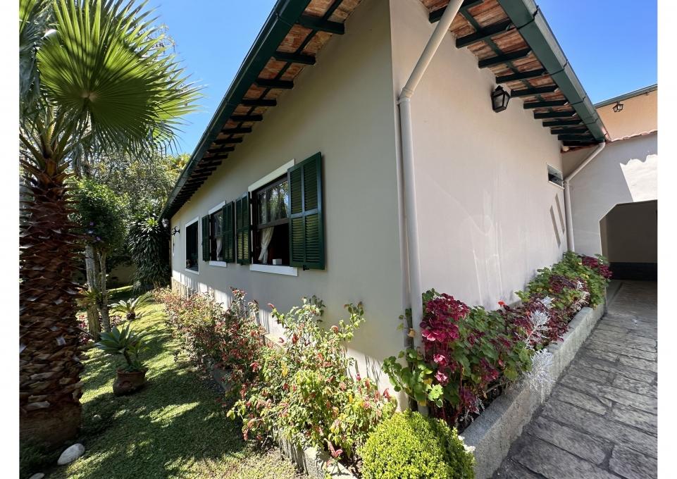 Casa à venda com 4 quartos - Foto 1